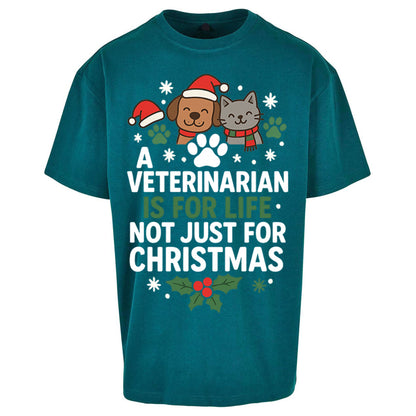 Veterinarian Christmas Oversized T Shirt